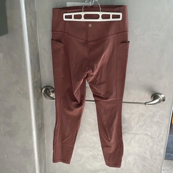 NWT Athleta Salutation Stash Pocket II tight - Picture 5 of 6